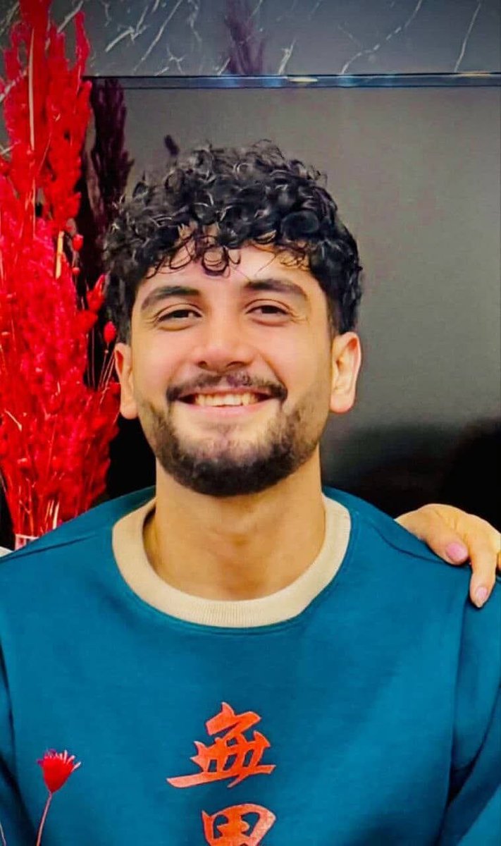 ArashHussein's tweet photo. وقتی می‌گیم جوونای وطن رو کشىتن، یعنی یکی مثل آرمین قاسمی مبین؛ ۲۴ ساله، تعمیرکار کولر و پکیج، کسی که چرخ زندگی خانواده‌ش رو می‌چرخوند. ۱۸ دی تو تهرانپارس به جرم خواستنِ آزادی، سینه‌شو سپر کرد و با تیر جنگی زدنش. خون آرمین پایمال نمیشه. 

 #آرمین_قاسمی_مبین https://t.co/Lbekvc1Lje