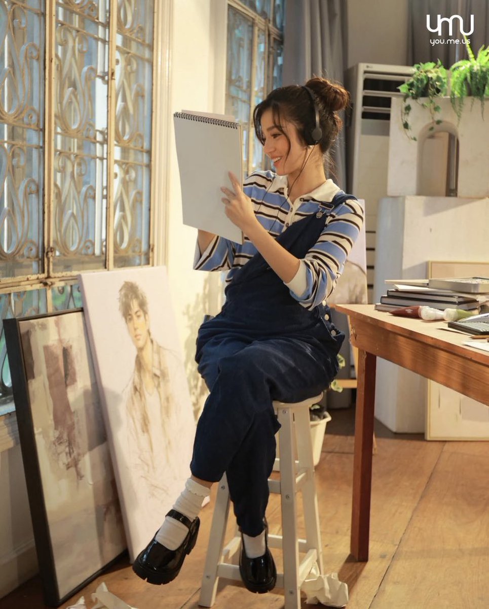 aydonbelle's tweet photo. She’s soooo pretty🥹 
Para siyang clipart ng school girl with messy bun in dungarees😭 https://t.co/RjFKoNUr1W