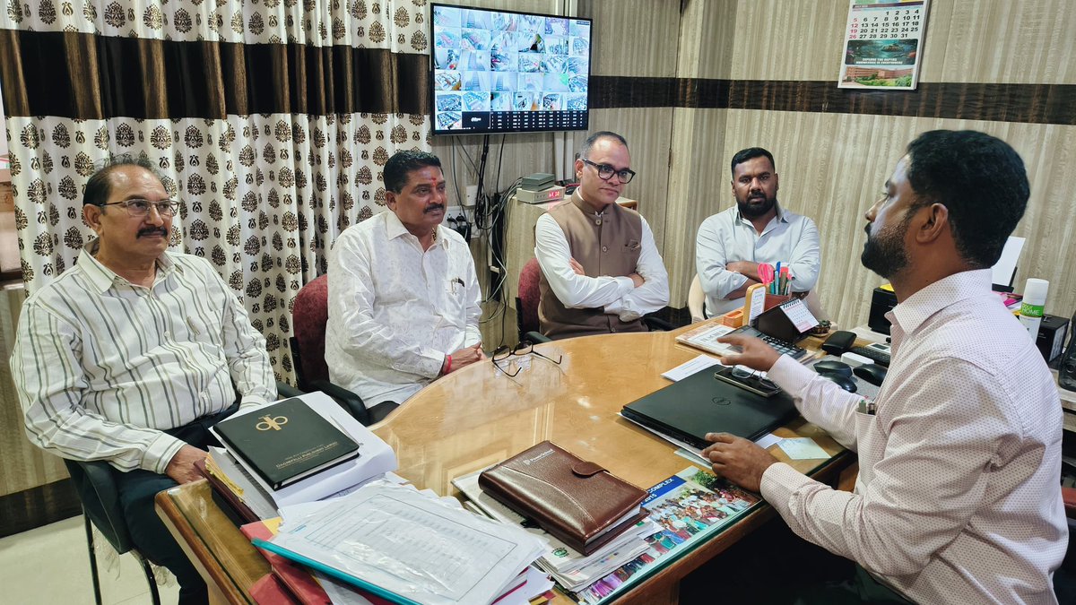 SVKohale's tweet photo. 📍 सावनेर | के जॉन पब्लिक स्कूल 
आज के जॉन पब्लिक स्कूल सावनेर येथे भेट देऊन नागपूर विभाग पदवीधर मतदार नोंदणी अभियान संदर्भात शिक्षक व शिक्षकेत्तर कर्मचाऱ्यांशी सविस्तर संवाद साधला. https://t.co/ylnecAQ7M3