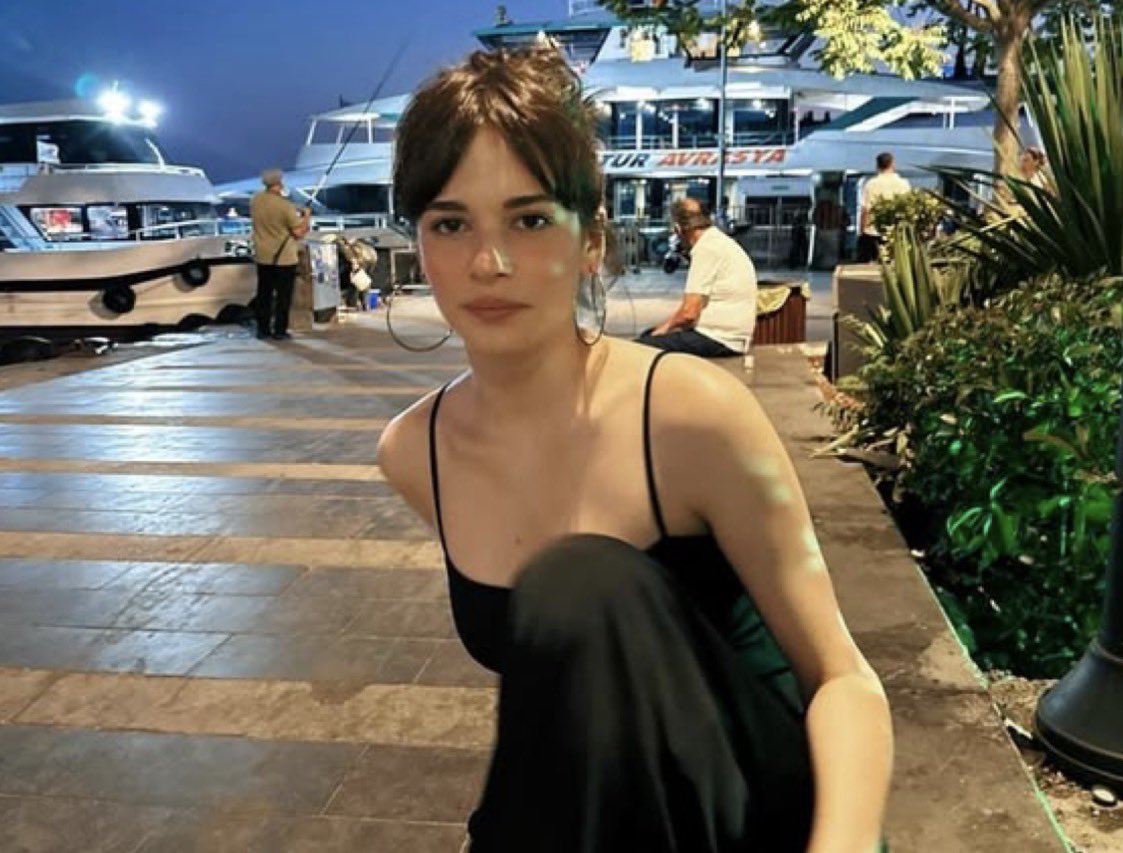 liurae3's tweet photo. pasión | #TeoDen au 

okulun popüler çocuğu teoman’dan pek de haz etmeyen deniz, sanal aşkının teoman’ın ta kendisi olduğundan habersizdi https://t.co/iK74mnFUjS