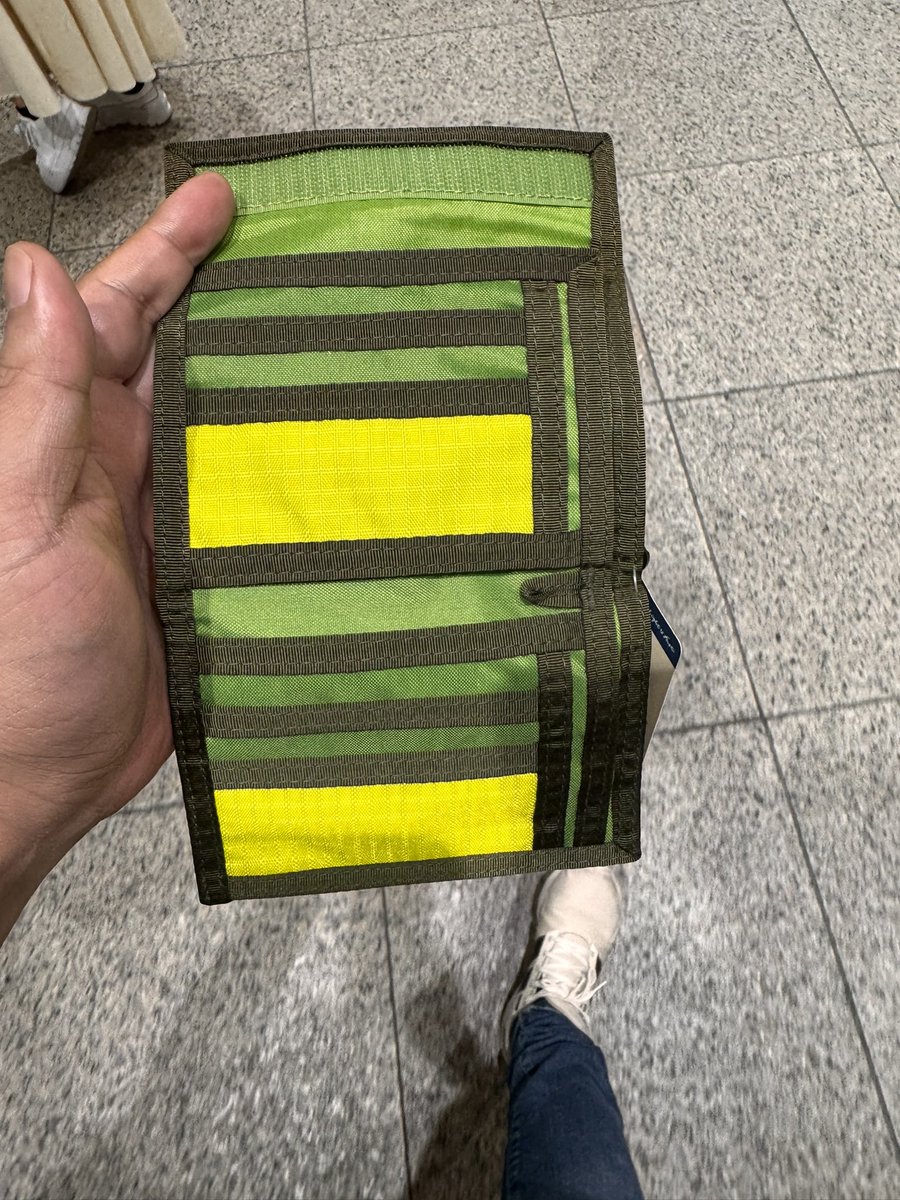Webnist's tweet photo. 無事にバリバリの財布買えました。 https://t.co/Lp0HJ6lr6F