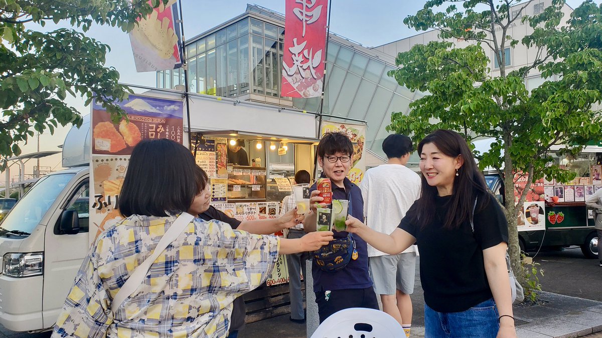 ShimadaCity's tweet photo. ＼島田市 "初" の試み／

島田駅前で「島田よりみちビア・パーク」が7/11(土)まで開催中🍻
みんなで乾杯したあとは、限定クーポンをもらって２件目へ😋

▼詳細はこちら！
https://t.co/gCRA87Fz2O

⚠️未成年の飲酒は法律で禁止されています。
⚠️飲酒運転は絶対にやめましょう。 https://t.co/5uX4bKDQII