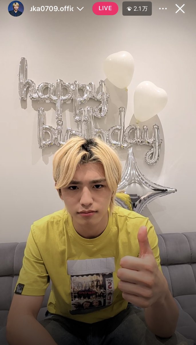 fu_life_'s tweet photo. 今回のしののバースデーインライでは

視聴3人目記念が撮れたり、

終盤に1発投下した初コメント読まれて応えてもらえたりと貴重な体験でした✨

毎回服のチョイスがオモロいけど🐣

スクショタイムも安定の証明写真からの
the 大学生って感じの決めポーズ👍✌️

かわいかった👶🏻

#篠塚大輝 #timelesz https://t.co/tGvB8hD2ww