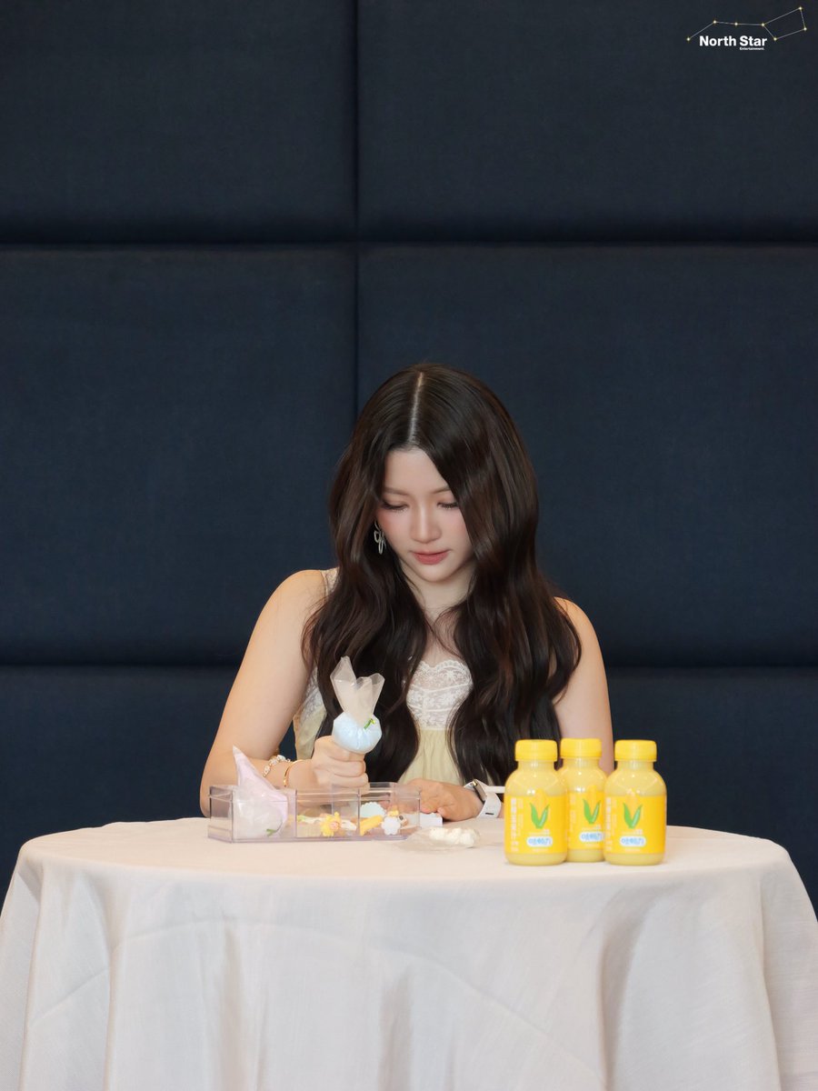 Ginjay_id's tweet photo. My Favorit Girl🤟😍🦙.

GINNY FRESHY SQUEEZED CORN JUICE
#GinnyXWeiChangLi
#ginnynatnicha
#ginjay https://t.co/kTzAgHG7O7