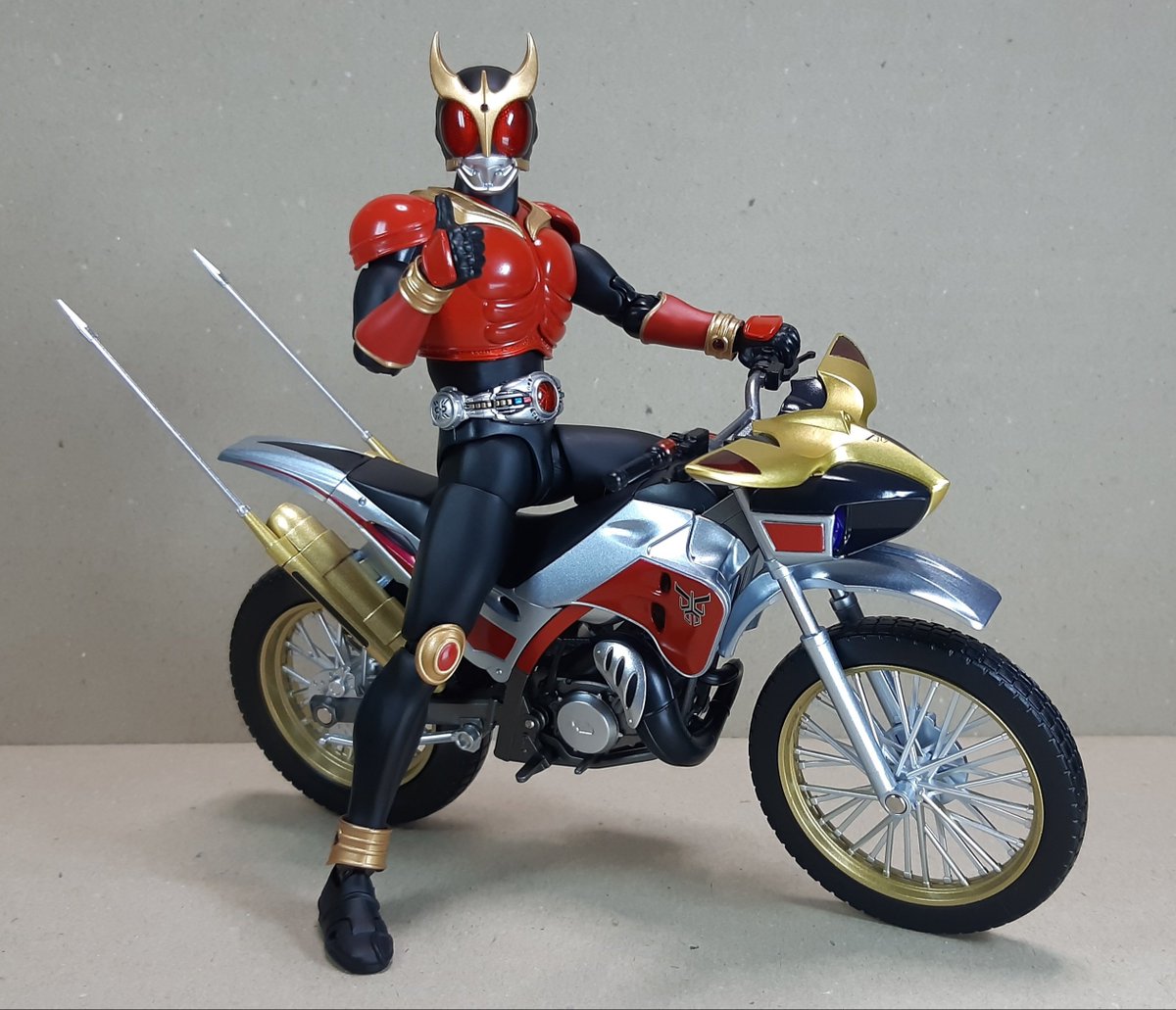 _kuroneko7_'s tweet photo. 魂ストアでトライチェイサー2000
回収してきた(・∀・)
やっと手に入ったわ
やっぱクウガにバイク最高だな https://t.co/9KUyx0HDDz