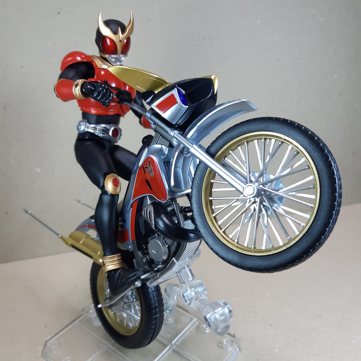 _kuroneko7_'s tweet photo. 魂ストアでトライチェイサー2000
回収してきた(・∀・)
やっと手に入ったわ
やっぱクウガにバイク最高だな https://t.co/9KUyx0HDDz