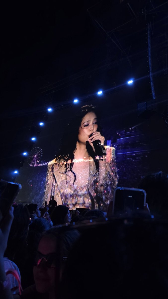 russniniii's tweet photo. españa nunca te olvidará, gracias por la mejor noche de mi vida jennie ❤️‍🩹 https://t.co/L9RQVNTfP0