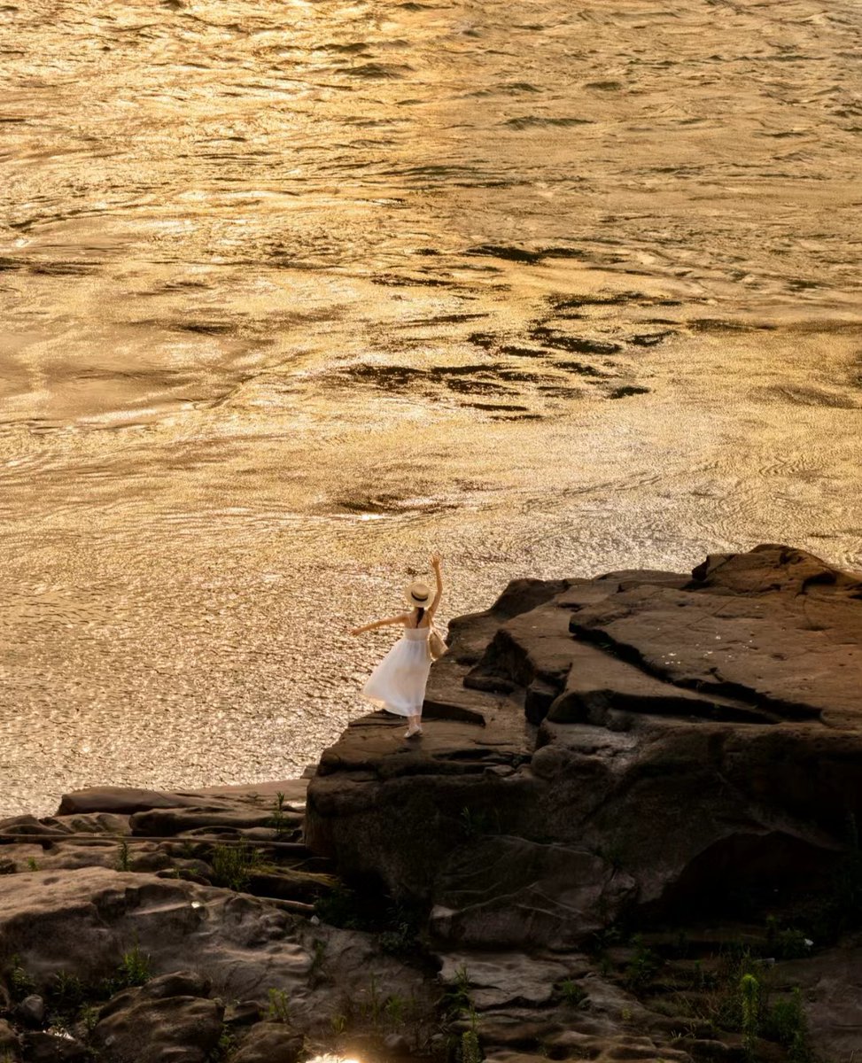 sebastianton's tweet photo. Just had the most refreshing morning river swim—no crowds, crisp water, and pure quiet energy, a perfect way to kick off this autumn!， https://t.co/H1H3PCG8Tp