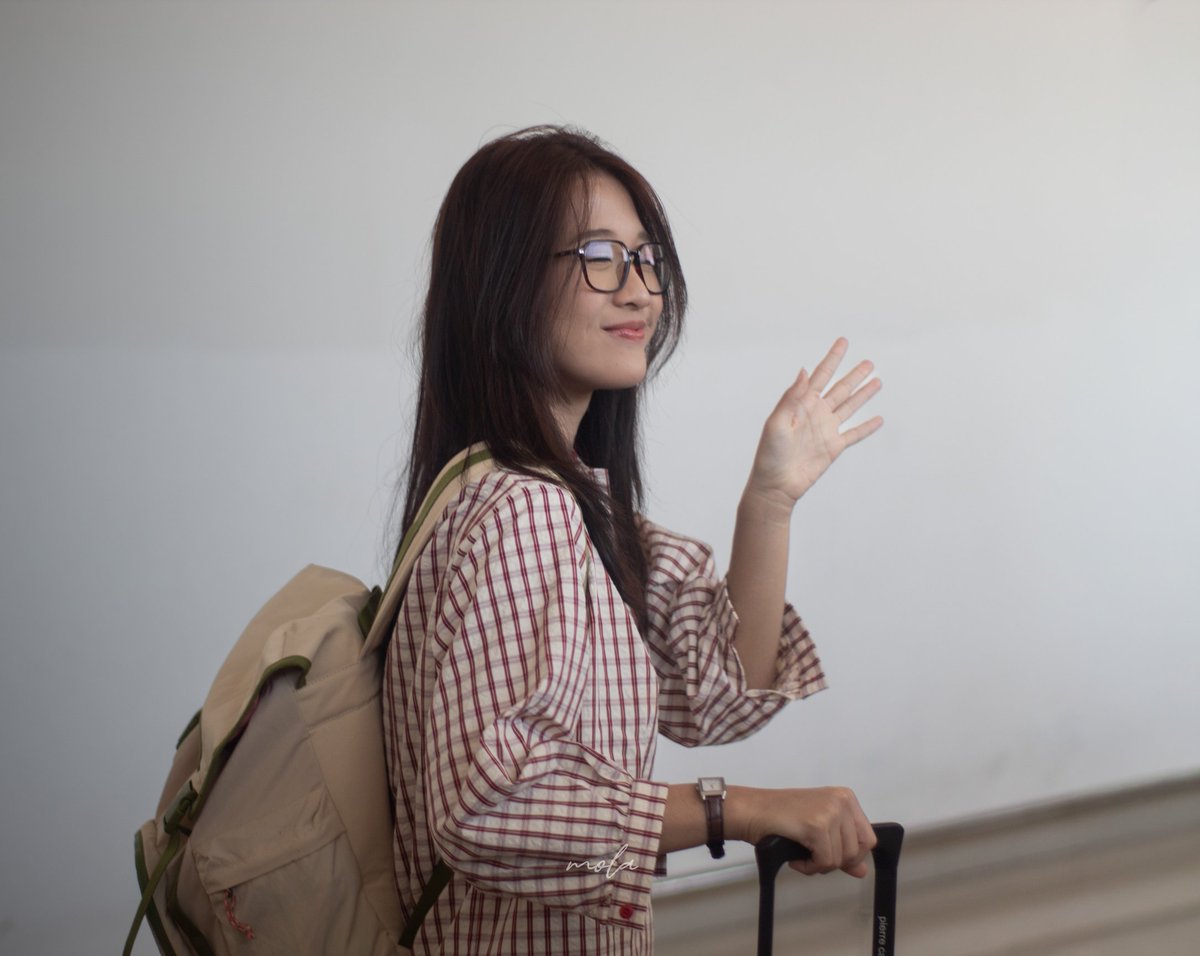 Molanzyi's tweet photo. 100726 || @C_OnielJKT48

 Juanda International Airport || SUB

#JKT48AirportFashion https://t.co/vWhPay2A14