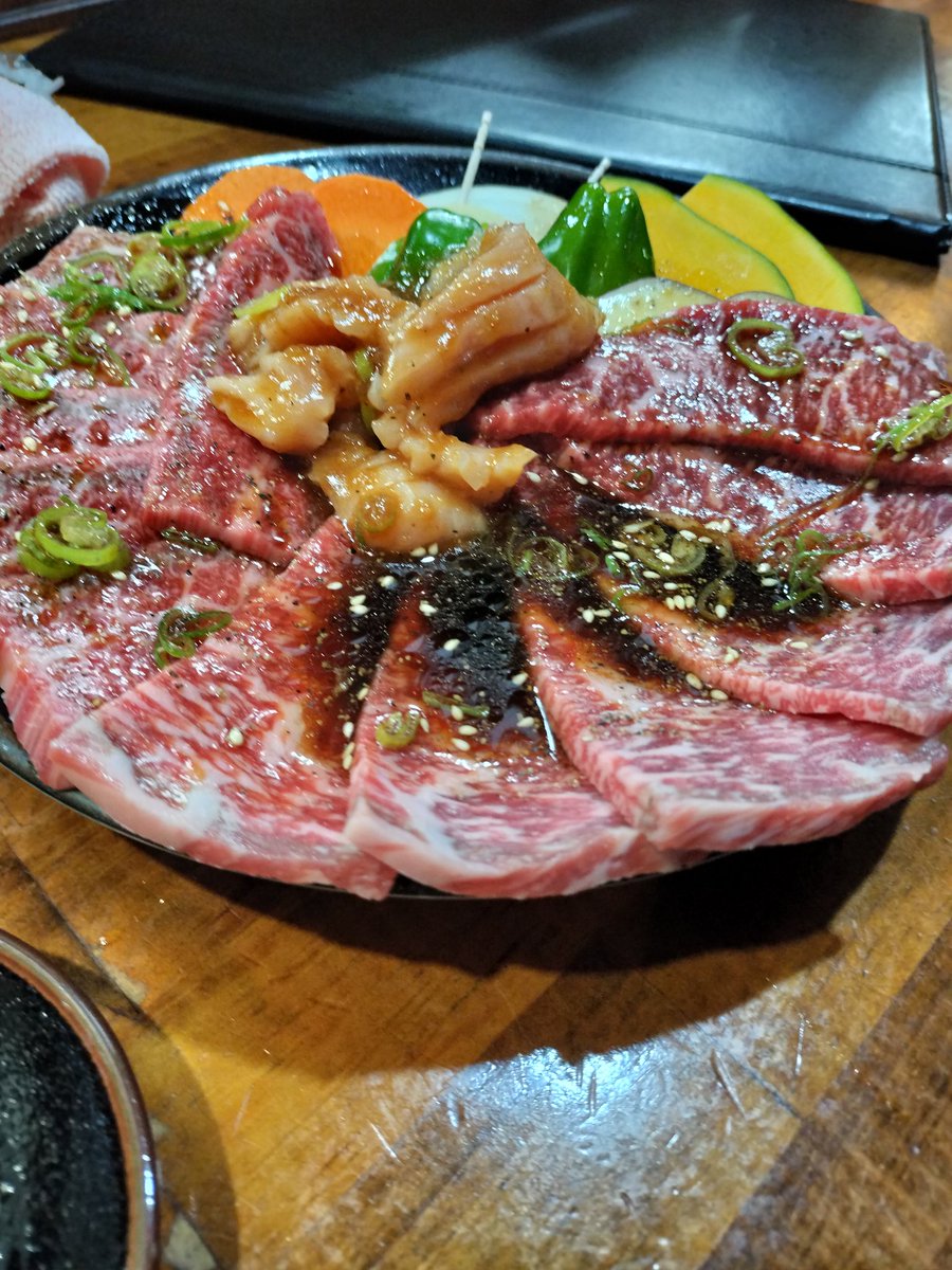 vastustone's tweet photo. 夫と合同の誕生日祝いとして久しぶりの焼肉行った。とても美味しかった。もしかして誕生日っていいもの？ https://t.co/xkJIMgiyXL