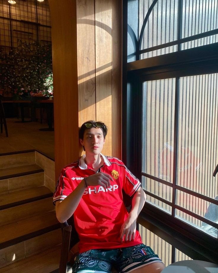 sso_onyyoung's tweet photo. ; waktu arva memang hampir setiap hari ia habiskan untuk mengurus toko grosir milik ayahnya. termasuk mengurus pesanan dan meladeni pendeketan si pengusaha properti langganan tokonya ─ mas danaza.

#dewtee https://t.co/JKYKcQtMSr