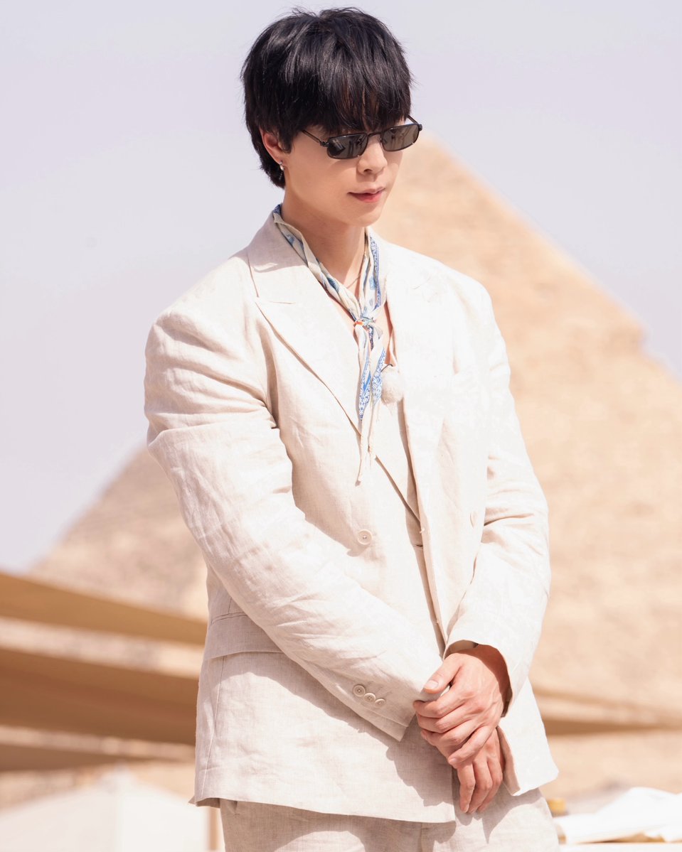 _johnnyhashtag's tweet photo. 260710 allornothing_egypt instagram update

[👑Prince Johnny]
The master of romance, the leader of the Romantic movement, the prince of the Kingdom of Romance “Romantic Johnny” has arrived in Ancient Egypt! 
Johnny’s Egyptian vibe? Even if you don’t quite understand it, just feel it. Showing off a level of sensitivity as high as the peak of a pyramid, Johnny does everything he wants… except become a beggar.

[🏚️Beggar Johnny]
How to find romance in Egypt:
1. Sleep outdoors right in front of the pyramids.
2. Feel the Egyptian temperature, humidity, and wind with your whole body.
3. Become a beggar~~

#JOHNNY #쟈니
#allornothing #왕자와거지
