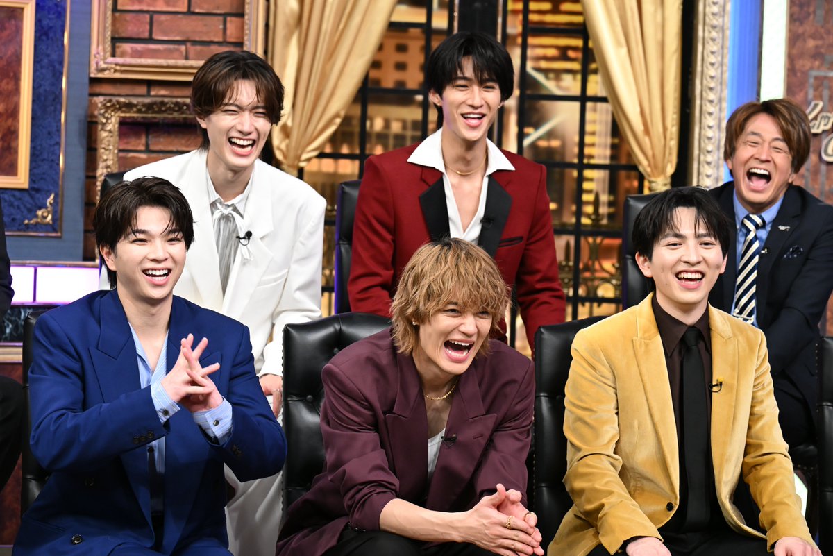 oricon's tweet photo. M!LK『しゃべくり007』初登場❗️
⠀
スタジオ集結した家族に見守られ
5人が故郷の魅力を全力プレゼン✨️
⠀
山中柔太朗&amp;曽野舜太の妹同士が結託🤍❤️
佐野勇斗「ママ呼び」解禁🩷
塩﨑太智に総ツッコミ💙
吉田仁人11歳ローカルCM公開💛
⠀
母からの手紙に全員が涙…
https://t.co/9ODc0Iexeu
⠀
#MILK https://t.co/zyI38MR5LS