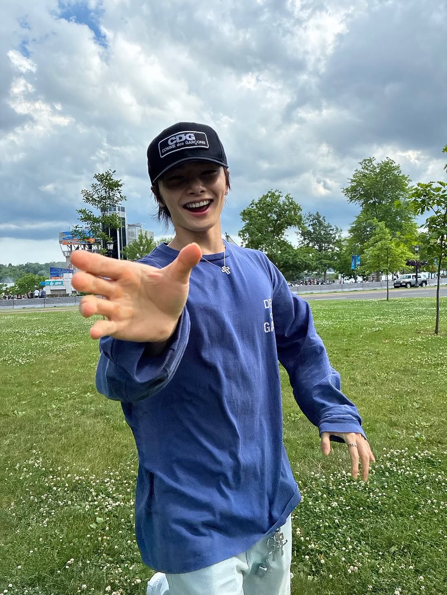 Baby_bread_28's tweet photo. "자기야 이제 줘 내가 찍어줄게"
밑에는 오래된 남친 느낌이었다면
지금은 결혼한 지 얼마 안 된 신혼부부 느낌 https://t.co/ygs9aJkNhV