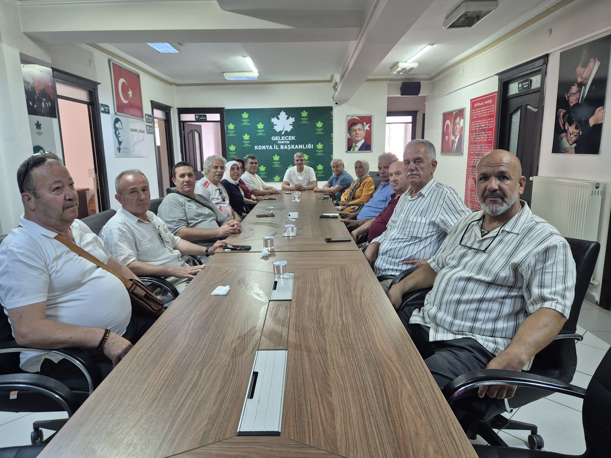 ahmetarslan42's tweet photo. Bu mübarek cuma gününde teşkilat mensuplarımızla bir araya gelerek cuma sohbetimizi gerçekleştirdik. 

Başta Genel Başkanımız Sayın Ahmet Davutoğlu olmak üzere, tüm dava arkadaşlarımıza selam ve muhabbetlerimizi iletiyor; aziz milletimizin cumasını tebrik ediyor, hayırlı cumalar diliyoruz.