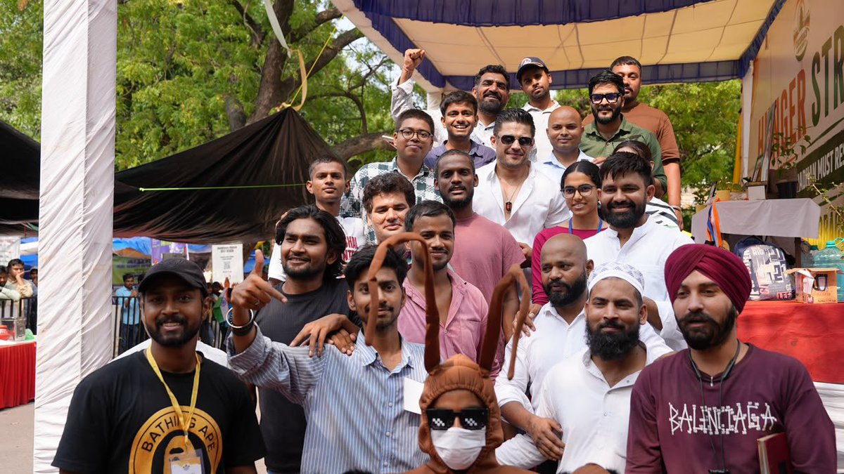 abhijeet_dipke's tweet photo. A big thank you to Kaka! 

A rare gem of an artist who had the courage to stand with the students and speak up for them when most chose to stay silent. https://t.co/leqD8FAHJZ