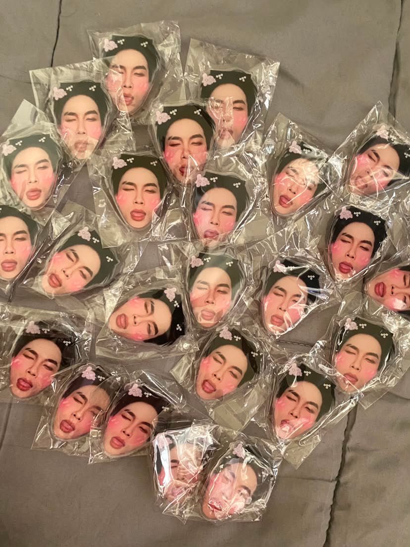 NoonPhat03's tweet photo. ɢɪᴠᴇᴀᴡᴀʏ :  #BUS_LIGHTASONE 

.°* pls kindly rt +fvr

📍location : impact arena
🗓️ date : 26 July 2026
⏱️ time : tba

★ JungT 25 pieces
 
เอางานจริงมาให้ชมงับ อย่าลืมมารับน้องกลับที่คอนนะ ตั้งใจทำมาฝากชาวมัมหมีน้องจั๋งทุกคนเลยน้า~
#JUNGT
#Busbecauseofyouishine https://t.co/H8elOBXDRl