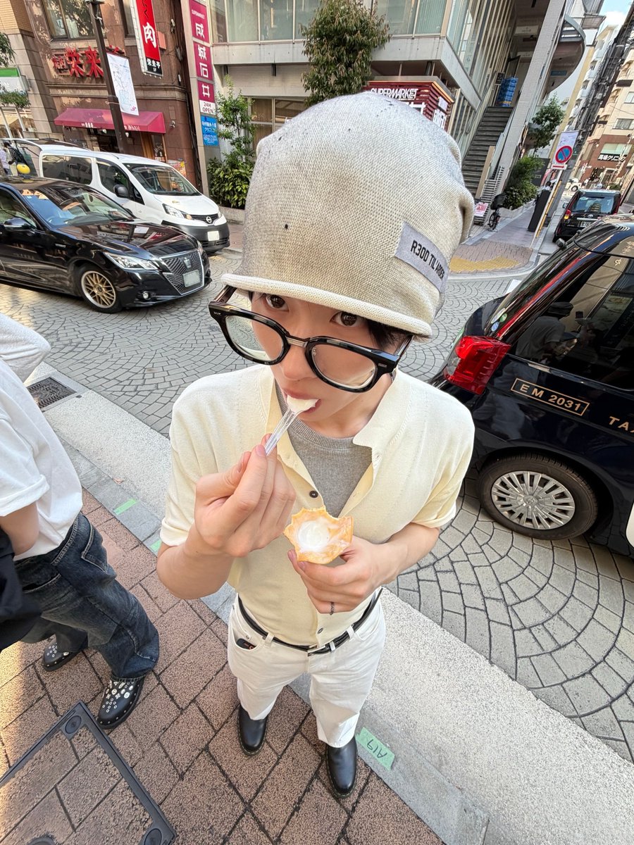 tenhourstenmin's tweet photo. ngedate ala anak abg jaman sekarang itu keliling kota dan mamam eskrim satu berdua https://t.co/zRmKAeN1Zo