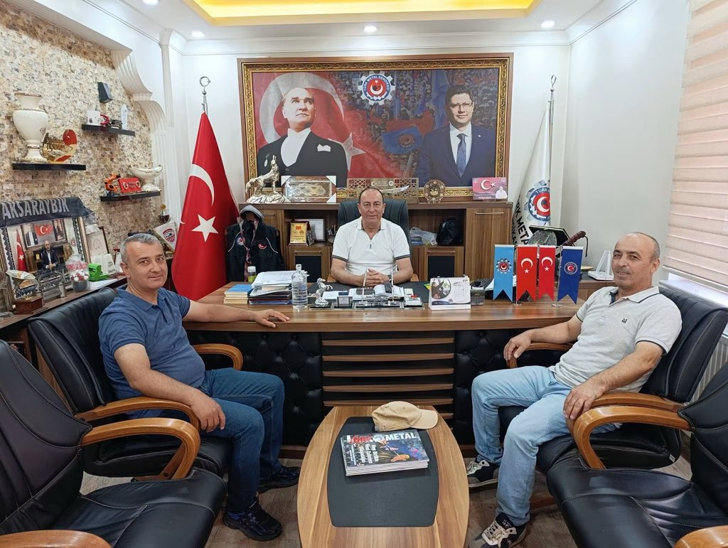 MuhteremTADEMR's tweet photo. Sarıgözoğlu A.Ş. de çalışan kıymetli üyelerimiz Harun Özdemir ve Yusuf Uyar şubemizi ziyaret ettiler. Nazik ziyaretleri ve samimi sohbetleri için kendilerine teşekkür ediyor, çalışmalarında başarılar ve kolaylıklar diliyoruz. Birlik ve dayanışmamız daim olsun. https://t.co/konlGOFcu4