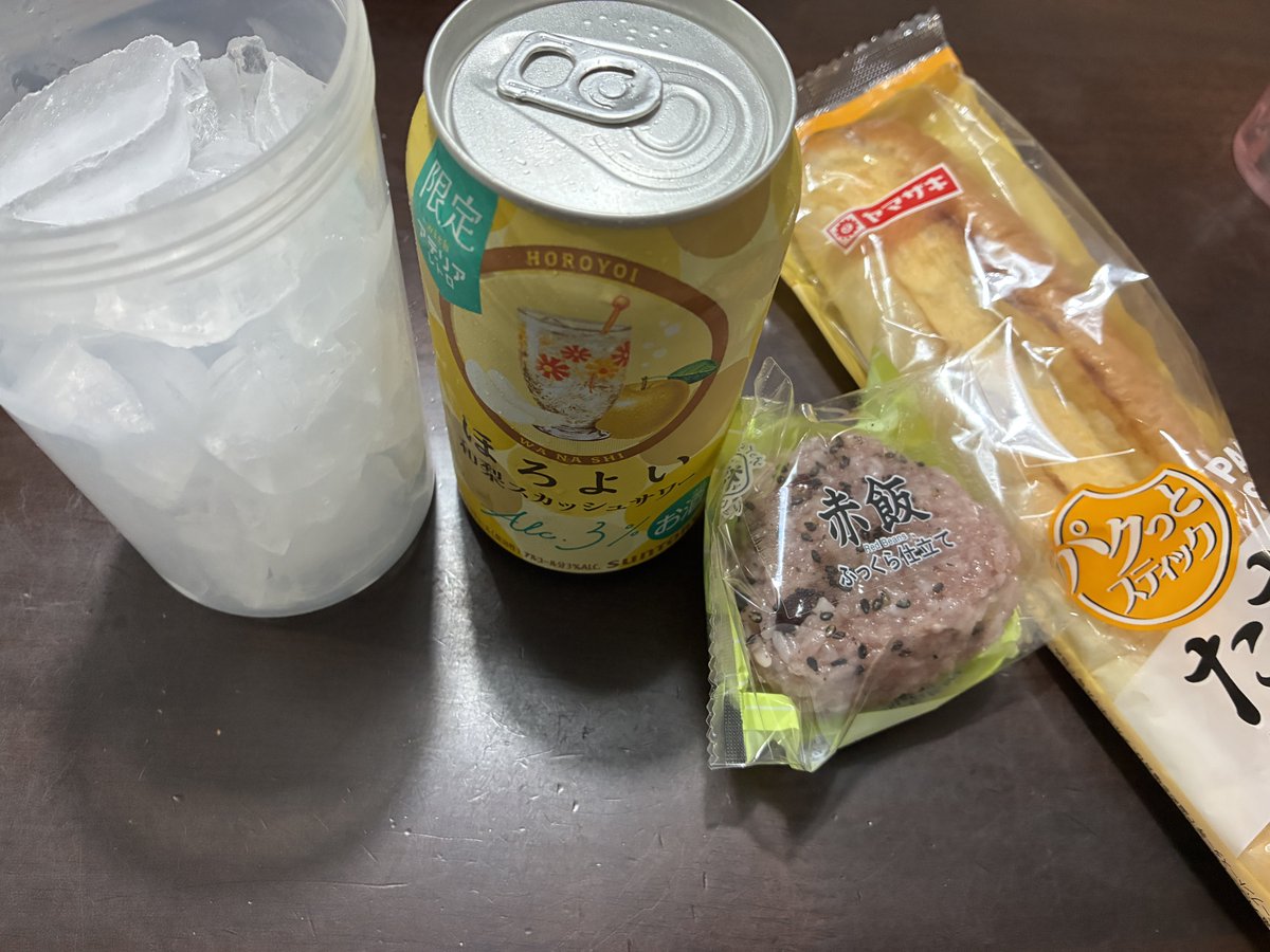 aokilotus's tweet photo. 良いことがあった日にしか飲まない主義
そしてアルコール耐性ほぼなし https://t.co/9wOth7sBLK