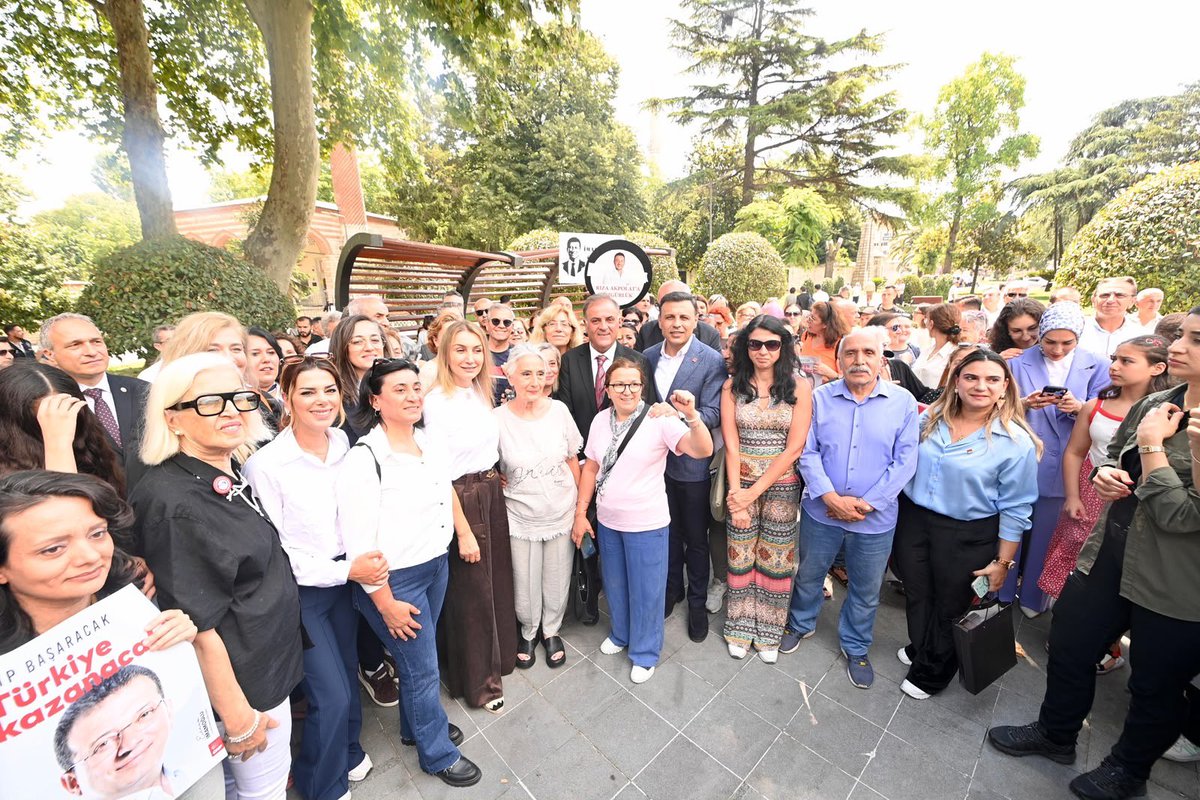 ozgurcelikchp's tweet photo. Adalet kazanacak, hak kazanacak!

Aile Dayanışma Ağı’nın bu haftaki buluşmasında ailelerimizle birlikte Cumhurbaşkanı adayımız Ekrem İmamoğlu ve tutuklu yol arkadaşlarımız için adaletin sesi olduk. 

Ailelerimiz kavuşana, tüm yol arkadaşlarımız özgür olana dek mücadelemizi sürdüreceğiz.