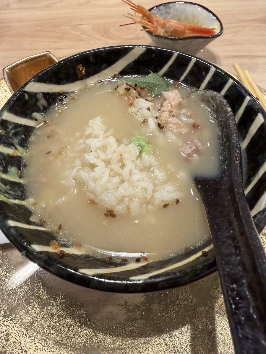 yakumonP's tweet photo. 浅草で海鮮丼
濃厚鯛だし茶漬で締めるの良いね https://t.co/3SmlEzLX40