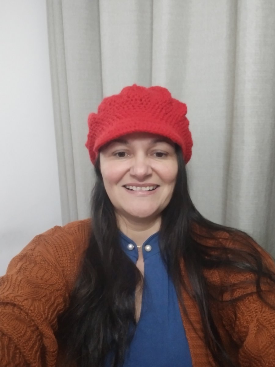 langelima's tweet photo. o gorro de crochê 🧶 que eu fiz ficou parecendo o boné do Mario Bros https://t.co/f3rjcA0jNG