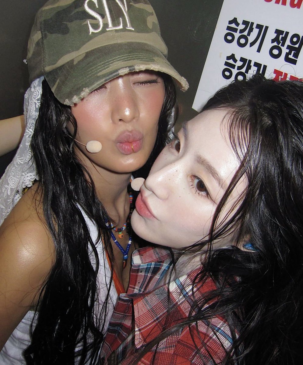 girloveisogood's tweet photo. 拜託你們親下去給我看好不好🥺
#shumin #Minnie #Shuhua https://t.co/qyF0gJ4bvx