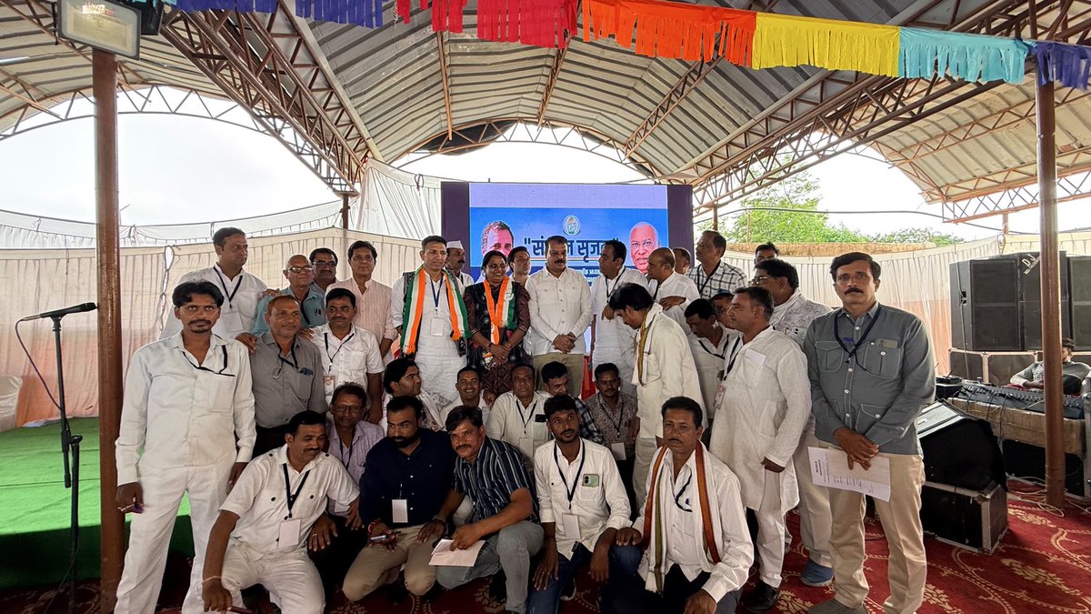 jitupatwari's tweet photo. आज मोहनखेड़ा, धार में धार जिले के समस्त ब्लॉक अध्यक्षों, नगर अध्यक्षों एवं मंडलम अध्यक्षों का प्रशिक्षण शिविर आयोजित किया गया।

इस प्रशिक्षण शिविर में मेरे साथ प्रदेश प्रभारी श्री हरीश चौधरी जी, नेता प्रतिपक्ष श्री उमंग सिंघार जी, एआईसीसी सचिव श्रीमती उषा नायडू जी, विधायक श्री प्रताप ग्रेवाल जी, धार जिला अध्यक्ष श्री स्वतंत्र जोशी जी एवं जिला प्रभारी श्री रघु परमार जी उपस्थित रहे।

शिविर में संगठन की मजबूती, जनसरोकारों को प्रभावी ढंग से उठाने तथा बूथ स्तर तक कांग्रेस की विचारधारा और संगठन को सशक्त बनाने के संबंध में विस्तृत चर्चा की गई।