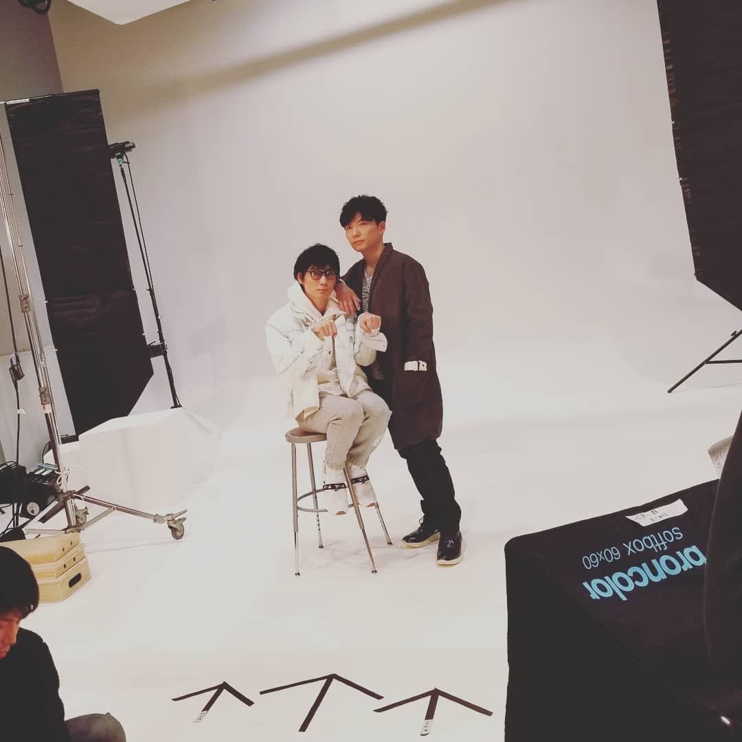 iguegu29's tweet photo. 개와개주인처럼 보이지만 사실은 둘다 개. https://t.co/CBQmEgxNob