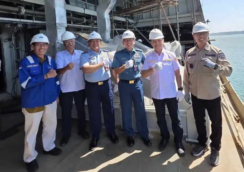 MuhammadHilmi89's tweet photo. Pada postingan IG Ditjenpothan terlihat update visual dari Bridge, Engine Control Room(ECR) dan module peluncur RHIB di bagian sisi lambung kapal FMP1 (KRI Balaputradewa 322) sudah mulai terpasang. 

Sumber: IG ditjenpothan https://t.co/cIWo7HQawU