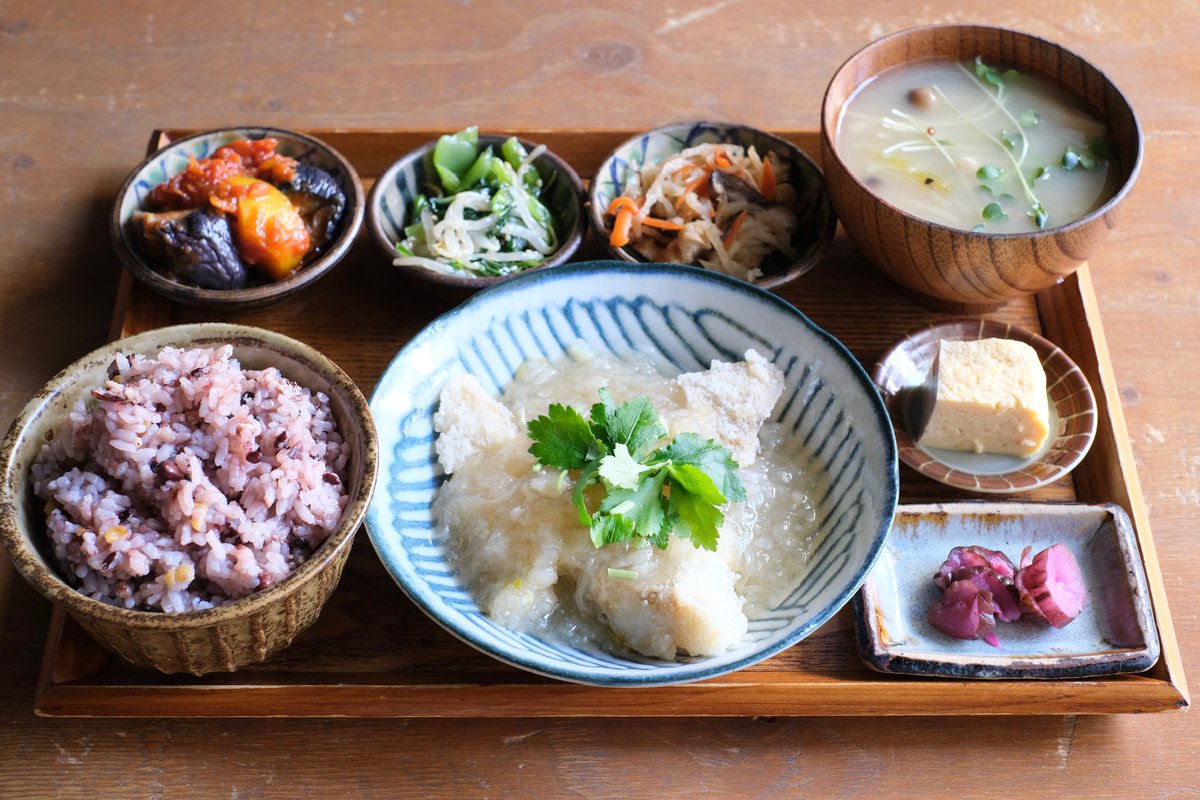 sippo_cafe's tweet photo. おはようございます！本日の日替わりメニューは『牛肉と野菜のスタミナ炒め』『タラの竜田揚げみぞれあん』です。お弁当は同じ2種類と『お子様弁当』『ひよこ豆とひき肉のカレー弁当』『アジフライタルタルソース弁当』をご用意しております。ご来店お待ちしております！#吉祥寺 #吉祥寺カフェ #雑貨 https://t.co/EFpJmG6HIP