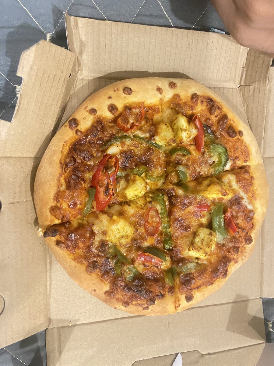 KantSharma8's tweet photo. @LaPinozPizzaInd यह कैसी क्वालिटी है? तीनों पिज्जा जले हुए मिले और उनका स्वाद भी पूरी तरह जला हुआ था। पूरे पैसे लेने के बाद ऐसी सर्विस बिल्कुल स्वीकार्य नहीं है। कृपया इस पर तुरंत कार्रवाई करें, पूरे पैसे भी वापिस करें  । #PoorQuality #CustomerComplaint https://t.co/Nof8XWII0Z