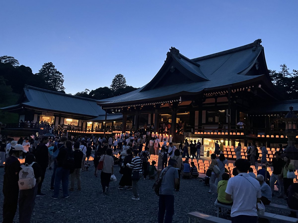 teabozu's tweet photo. 法多山の万灯祭
今日お参りすれば4万6千日分の御利益があるとされ大賑わい。帰りにはエコパ前まで大渋滞だった
126年分も御利益なくていいからお金持ちになりたい
またそのうち厄除氷食べにくる https://t.co/5mzuzFDwyA