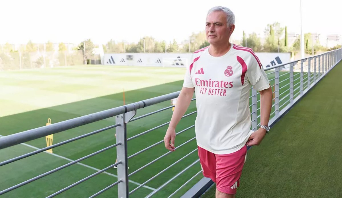 Neiraelvikingo's tweet photo. ¡Y por fin llego el Viernes!
No te puedes imaginarte mister, lo contento que estoy de volver a verte en casa.
¡¡HALA MADRID, CARAJO!!
#JoséMourinho #Realmadrid https://t.co/Kr68Ailniy