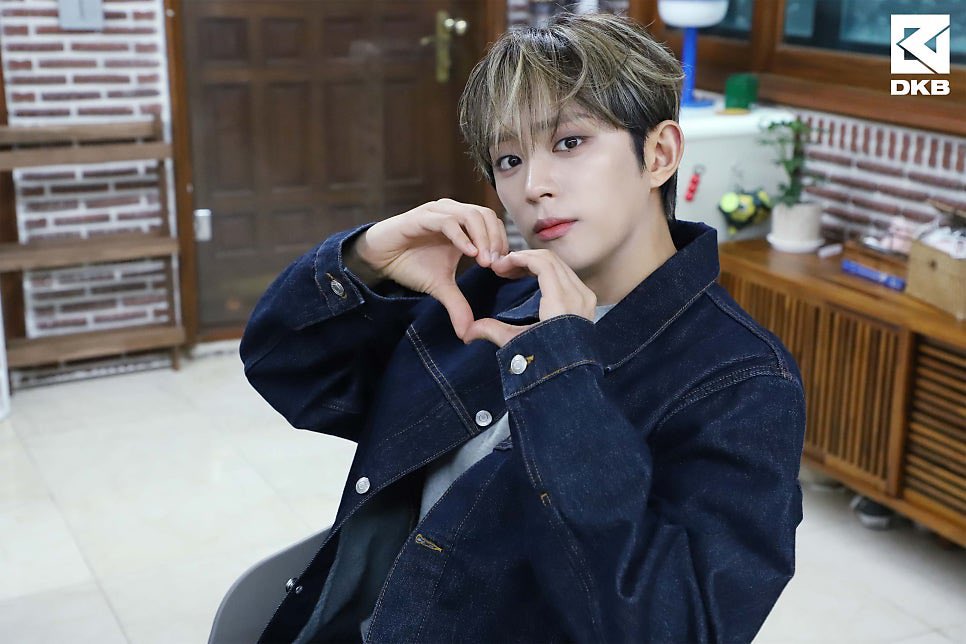 mydearest_one's tweet photo. 진짜 살려주세요ㅎㅎ🚨
사랑둥이의 얼굴 공격에 정신을 못 차리겠어요!

https://t.co/zhsAONby2Q https://t.co/JWgAc4etrX