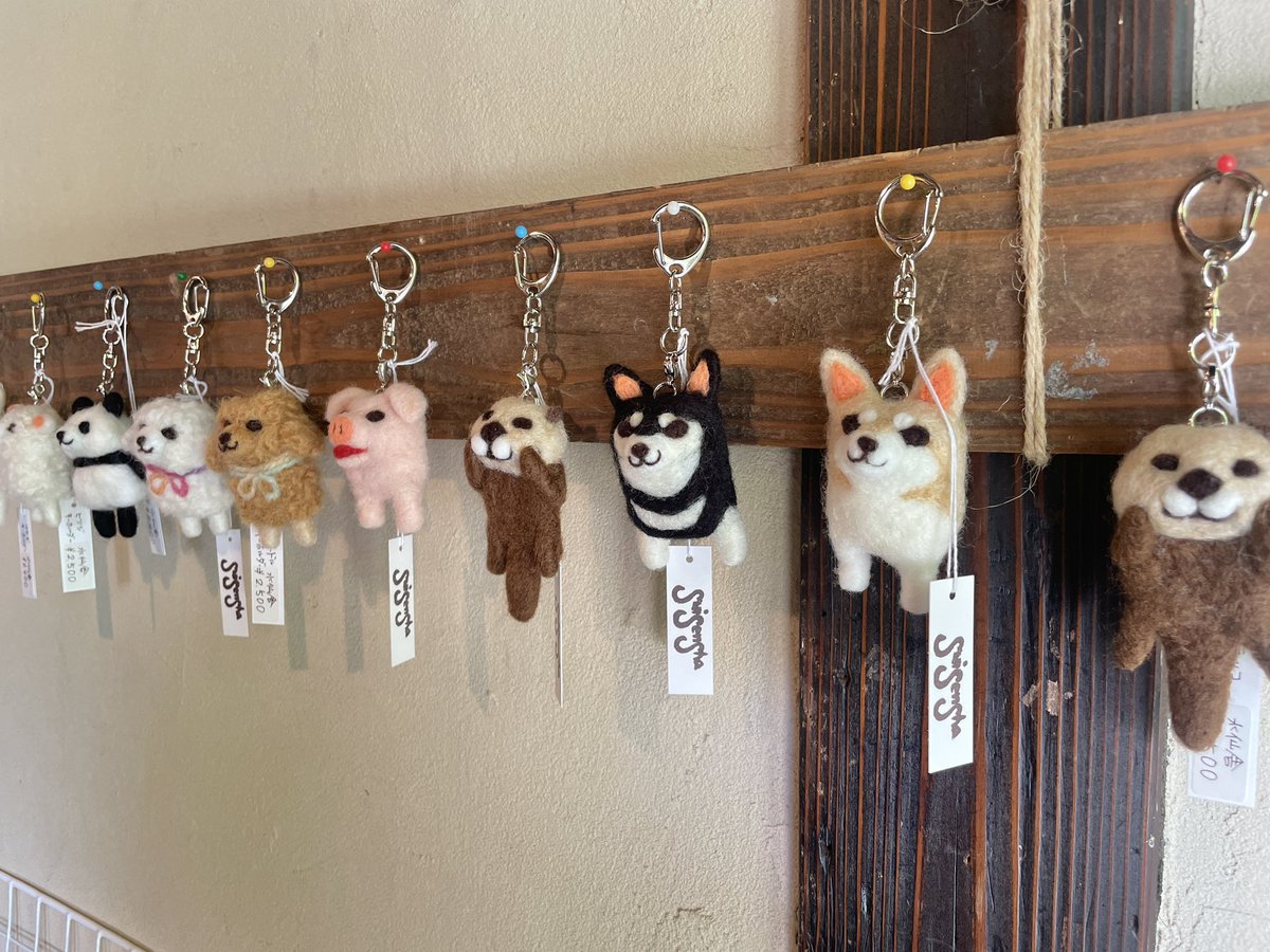 hinata_tani6's tweet photo. 突然ですが、この後21時から動物園企画展「ZOO！」の通販をスタートいたします。
一部常設作家さんの掲載が間に合いませんでしたので数日中に追加予定。
掲載は全てではありません。
他にご希望のものがございましたらお問合せください🙇‍♀️
#小さな動物園2
 https://t.co/StmpqxoBT3 https://t.co/FCrmcNQLs4