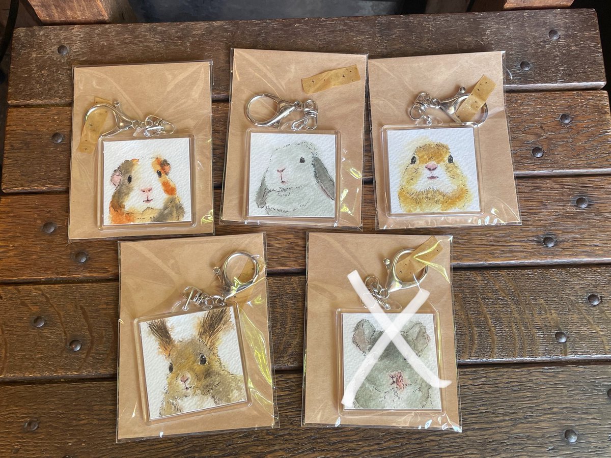 hinata_tani6's tweet photo. 突然ですが、この後21時から動物園企画展「ZOO！」の通販をスタートいたします。
一部常設作家さんの掲載が間に合いませんでしたので数日中に追加予定。
掲載は全てではありません。
他にご希望のものがございましたらお問合せください🙇‍♀️
#小さな動物園2
 https://t.co/StmpqxoBT3 https://t.co/FCrmcNQLs4