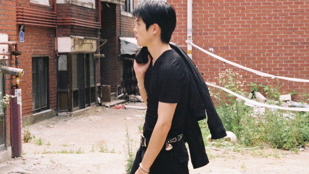 dearestyunoh's tweet photo. boyfriend jaehyun 📸🖤 https://t.co/stt7k3hNzf