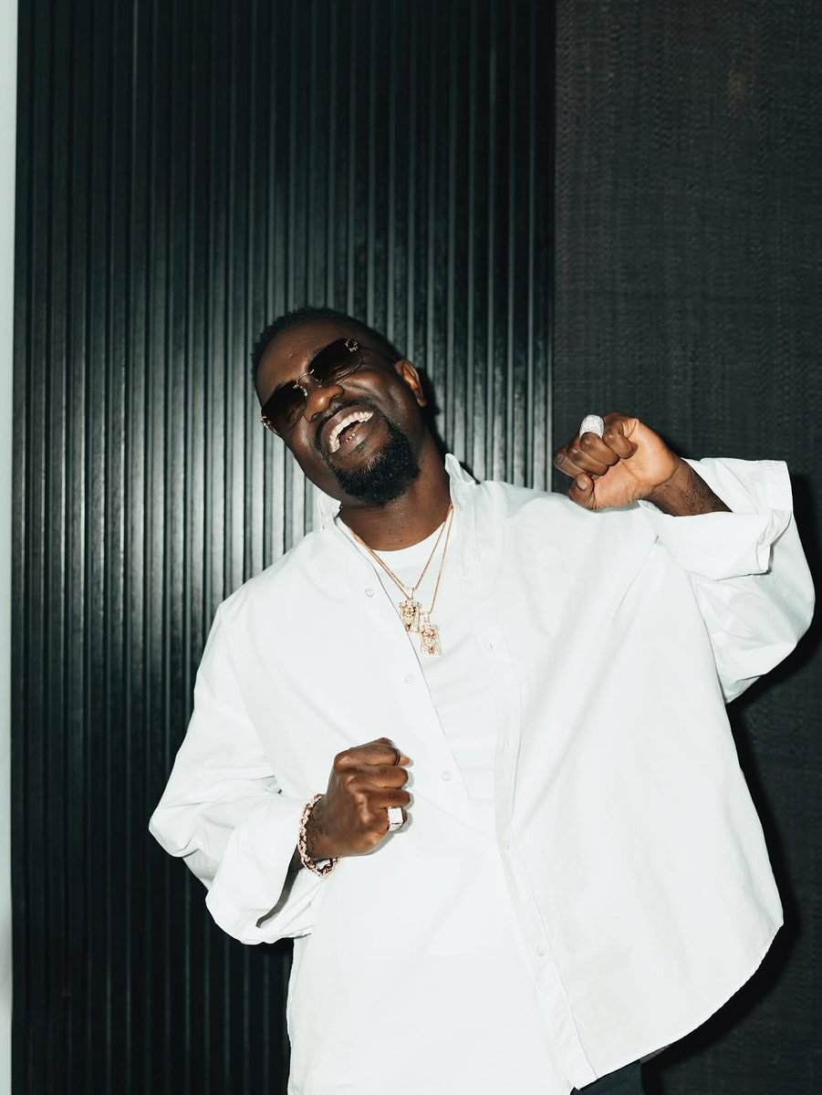 utvghana's tweet photo. Happy Birthday, King Sark! @sarkodie  Keep inspiring and entertaining the world. 

Cheers to many more years of success! 🥂

#UTVGhana https://t.co/KfjlMnSod4