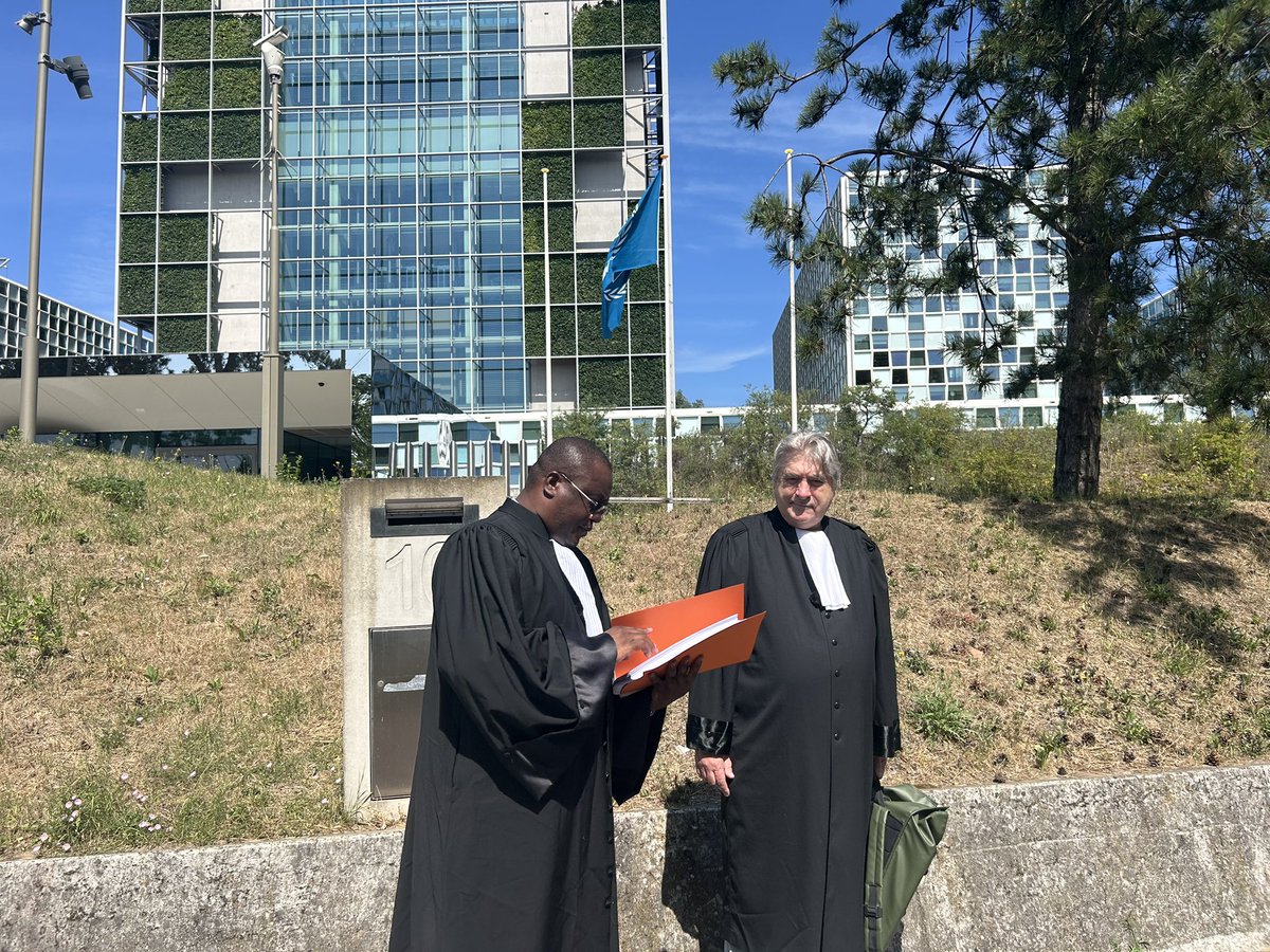 baelenge_irenge's tweet photo. #RDC | Massacres au #Katanga : plus de 100 victimes passent à l’offensive judiciaire. Leurs avocats, parmi lesquels Me @HDIAKIESE, ont saisi la @IntlCrimCourt pour des faits présumés de massacres, tortures, enlèvements et détentions illégales. La plainte met en cause la responsabilité de Félix #Tshisekedi.