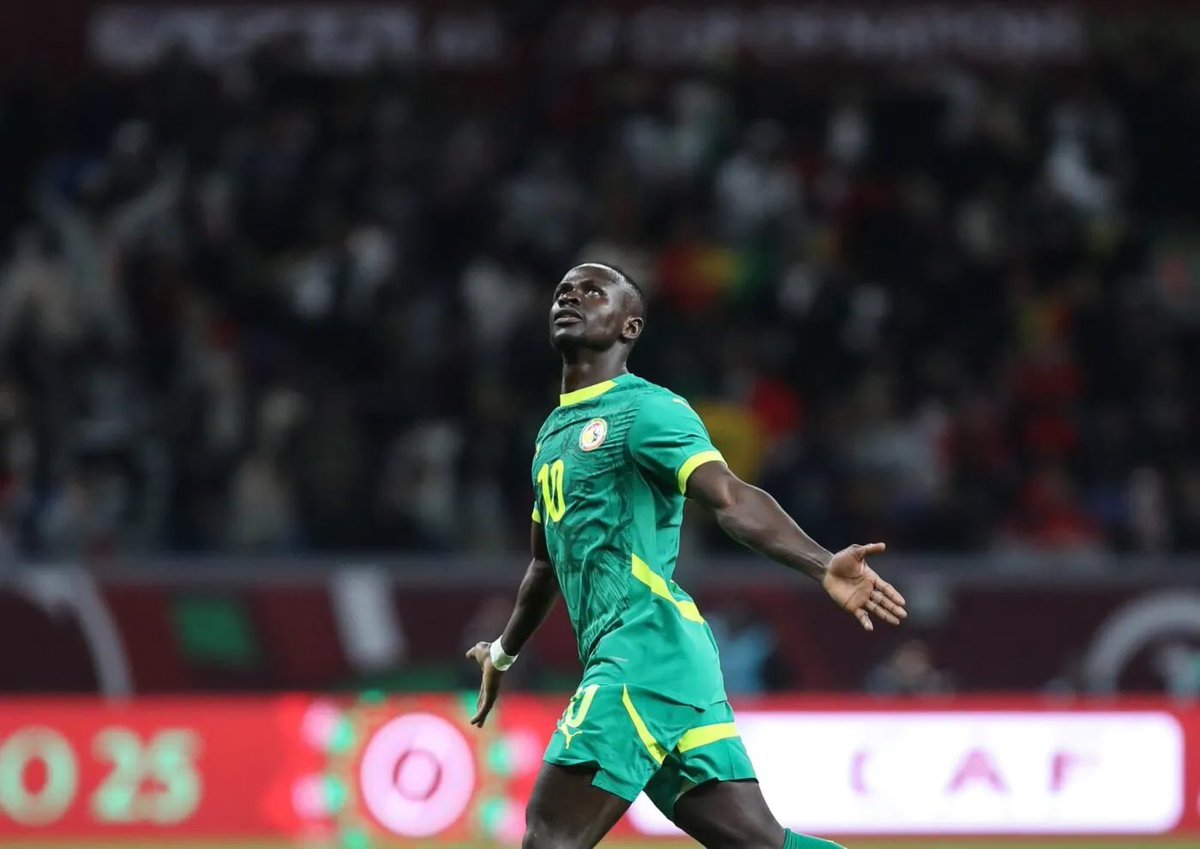 _BeFootball's tweet photo. 🚨 LA CARRIERE GIGANTESQUE DE SADIO MANÉ 🇸🇳 AVEC LE SÉNÉGAL ! 🤩🍿 

🏟️ 130 sélections (𝟮𝗲 𝗽𝗹𝘂𝘀 𝗰𝗮𝗽𝗲́)
⚽️ 54 buts (𝗺𝗲𝗶𝗹𝗹𝗲𝘂𝗿 𝗯𝘂𝘁𝗲𝘂𝗿 𝗦𝗲́𝗻𝗲́𝗴𝗮𝗹)
🏆 CAN 2021 
🥈 Finaliste CAN 2019 et 2025 (𝘀𝗲𝗹𝗼𝗻 𝗱𝗲́𝗰𝗶𝘀𝗶𝗼𝗻 𝗱𝘂 𝗧𝗔𝗦)
🎖️ Meilleur joueur CAN 2021 et 2025