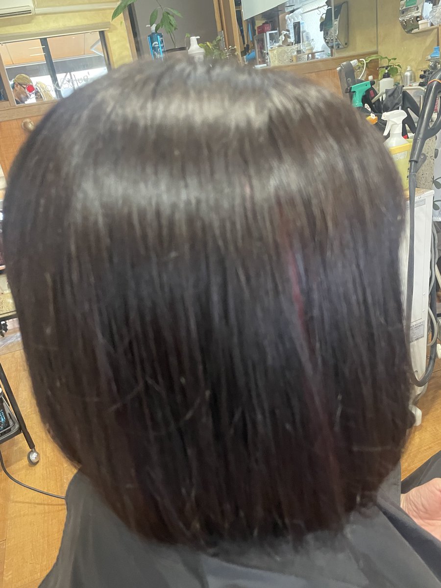 pnoxbolte's tweet photo. 地味に見せたい方？？
まだ梅雨なので
#逆アンブレラ
#イヤリングカラー
税別18,000円くらい掛かります
カット付き、ダブルブリーチ➕カラートリ
#pnox_bolte  #群馬県前橋市美容室 https://t.co/dtFnV7vQZ7