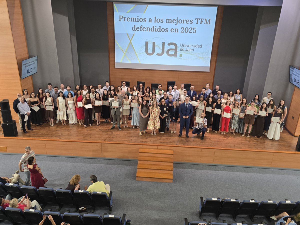 ujaen's tweet photo. 🎓 La UJA reconoce la excelencia de su estudiantado con la entrega de los Premios a los Mejores Trabajos Fin de Máster, durante la clausura del curso de Postgrado 2025/2026.

¡Enhorabuena a todas las personas premiadas! 👏

https://t.co/ISOZO1dT0M https://t.co/Iykv7VaxcG