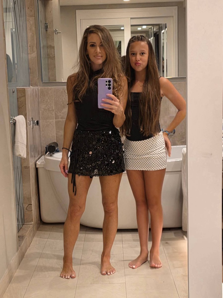 LisaRayxx's tweet photo. Me or my mom? Which one do you prefer? 😘 https://t.co/K7Q5LNPZLS