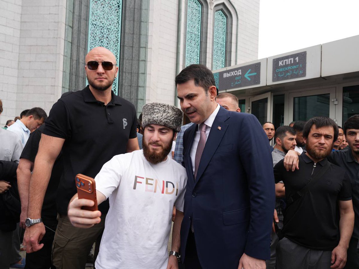 murat_kurum's tweet photo. Mesafeler ne olursa olsun gönüller bir…

📍Moskova Ulu Camii https://t.co/o3qboTco5x