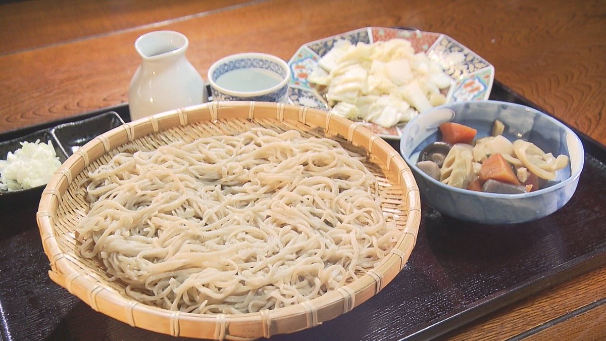 ekitele_marche's tweet photo. あすはコスパ最高！食べ放題のお店
#西村菜那子 さんがご紹介✨

🔴旬の野菜のバイキング🍴
🟢毎朝手打ち！そば食べ放題
🟡蓼科高原レジャー情報🏖️

俳優の #水谷豊さん 単独インタビュー
監督はじめ1人5役の活躍を見せた
映画への想いや信州のエピソードを伺いました❤️

中継は…エムウェーブから🎥 https://t.co/IIf04sjamr