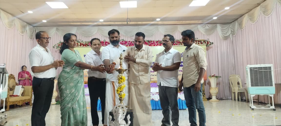 gantihole's tweet photo. ಕನ್ನಡ ಮತ್ತು ಸಂಸ್ಕೃತಿ ಇಲಾಖೆ ಉಡುಪಿ ಜಿಲ್ಲೆ ವತಿಯಿಂದ ಬಿಜೂರಿನ ಮೂರ್ಗೊಳಿ ಹಕ್ಲುವಿನ ಶ್ರೀ ನಂದಿಕೇಶ್ವರ ಸಭಾಭವನದಲ್ಲಿ ಏರ್ಪಡಿಸಲಾದ ʻಚಿಗುರುʼ 2026-27 ಸಾಲಿನ ಬಾಲ ಪ್ರತಿಭೆಗಳ ಸಾಂಸ್ಕೃತಿಕ ಕಾರ್ಯಕ್ರಮವನ್ನು ಉದ್ಘಾಟಿಸಲಾಯಿತು. 

#Chiguru #SchoolProgram #CulturalProgram #SamruddhaByndoor #BJPByndoor #GururajGantihole #BestMLA #PeoplesMLA