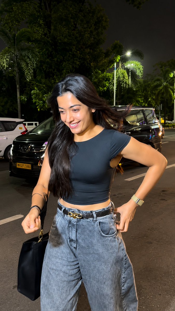 t_celebs's tweet photo. Rashmika Mandanna was already gorgeous before marriage, but after marriage, she reached a different peak of hotness. 💀📈 https://t.co/aWU4gxa278