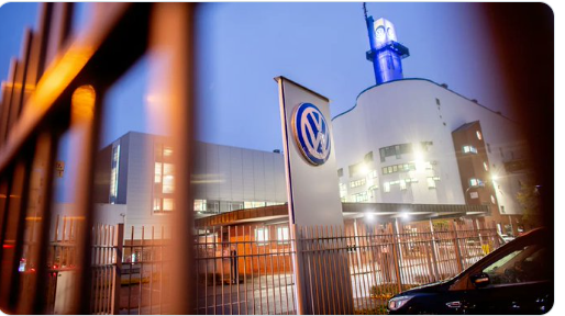 osintwarnews's tweet photo. Volkswagen’s proposed deal with Israel’s Rafael to make Iron Dome components at its Osnabrück plant is being blocked by Qatari investors.  Qatar’s state investment fund owns 10.4% stake and 17% voting power give them major influence over the company.  Source: BILD https://t.co/HmpkzEnhcF